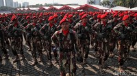 Prajurit dari tiga matra ikut dalam rangkaian gladi bersih HUT TNI.  