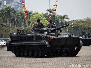 Potret Parade Alutsista dan Defile Pasukan di Gladi Bersih HUT TNI