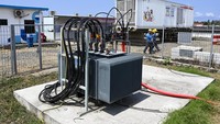 Sejumlah petugas PLN berada di Gardu Hubung Mandalika yang ada di dalam area Pertamina Mandalika International Street Circuit di KEK Mandalika, Praya, Lombok Tengah, NTB, Selasa (3/10/2023).  