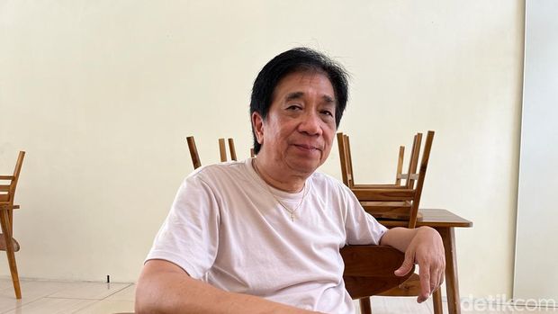Pemilik generasi kedua Toko Roti Trubus, Bambang Trisula. Bambang merupakan salah satu anak dari Trubus. Foto diambil Jumat (29/9/2023).