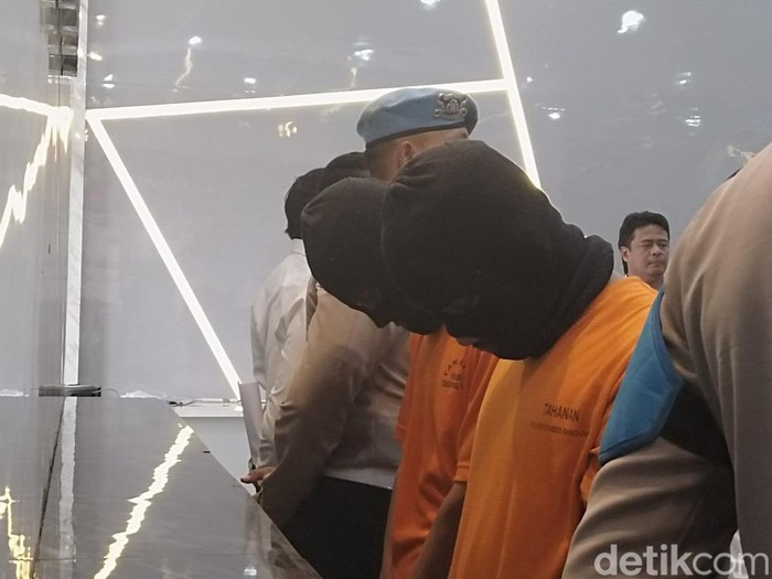 Penampakan 2 muncikari Bandung yang ditangkap polisi