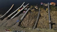Menurut para ahli di Universitas Teknik Oruro, Bolivia, perairan Danau Titicaca selama beberapa dekade terakhir mengalami pasang surut pada ketinggian sekitar 3.800 meter di atas permukaan laut (mdpl), yang membuatnya semakin rentan terhadap penguapan akibat radiasi matahari.  