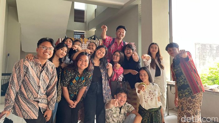 Photobooth batik ala BEM FISIP UAJY kampanye mahasiswa cinta batik, Selasa (3/10/2023).