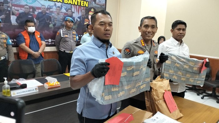 Polda tetapkan tersangka korupsi pembangunan akses jalan Pelabuhan Warnasari Cilegon (Foto: Bahtiar/Detikcom)