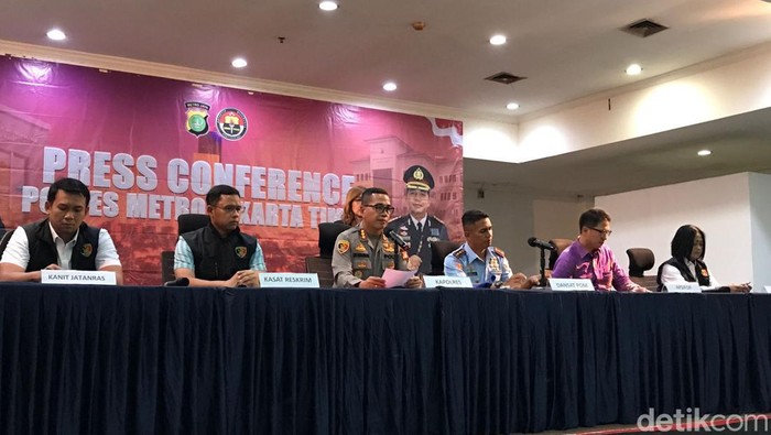 Polisi mengungkap hasil visum dan autopsi terhadap anak perwira menengah (pamen) TNI yang ditemukan tewas di Lanud Halim Perdanakusuma, Jakarta Timur (Jaktim). (M Fardan Kaftaro/detikcom)