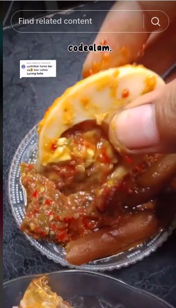 Pria review masakan tetangga dengan gaya Codeblu