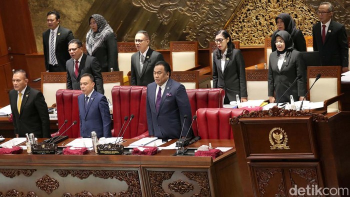 Resmi Asrul Sani Jadi Hakim MK Arsul Sani terpilih sebagai Hakim Mahkamah Konstitusi untuk menggantikan Wahiduddin Adams. Terpilihnya Arsul disahkan dalam sidang paripurna DPR RI.