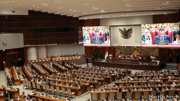 Arsul Sani terpilih sebagai Hakim Mahkamah Konstitusi untuk menggantikan Wahiduddin Adams. Terpilihnya Arsul disahkan dalam sidang paripurna DPR RI.
