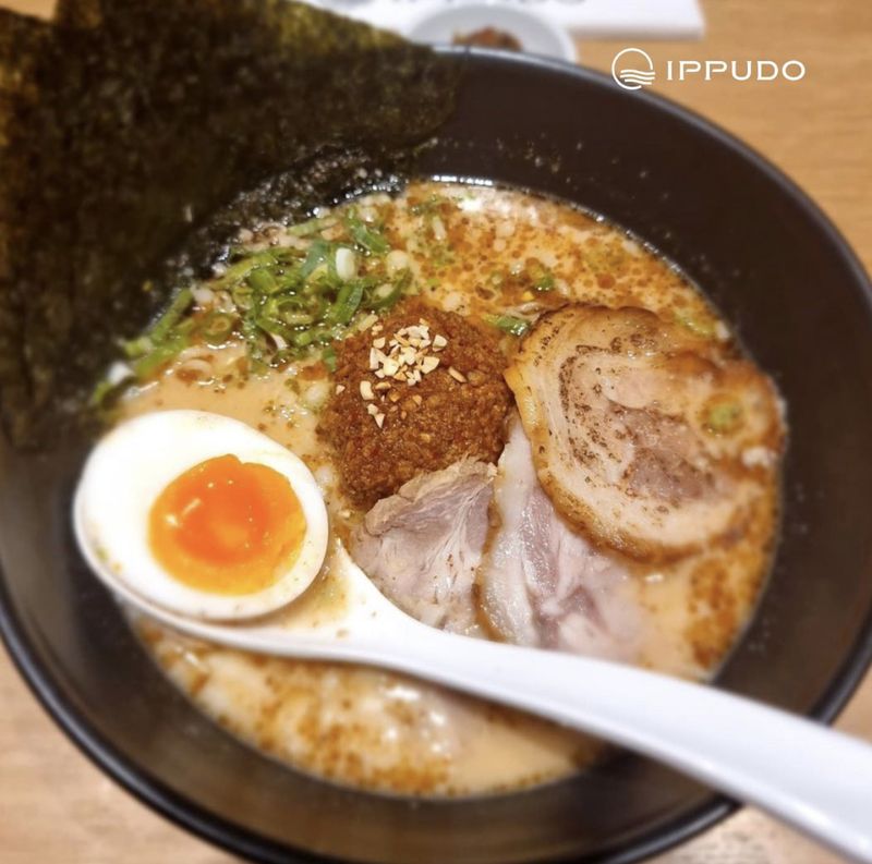 Slurpp! Gurih Pedas Ramen Tantanmen Ada di 5 Tempat Ini