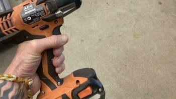 Solusi jika mata skrup yang cukup panjang. Foto: Boredpanda