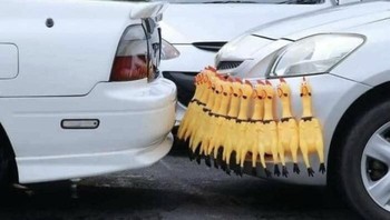 Menjaga bemper dari benturan sekaligus memberti tanda jika mobil terlalu mepet jaraknya. Foto: Boredpanda