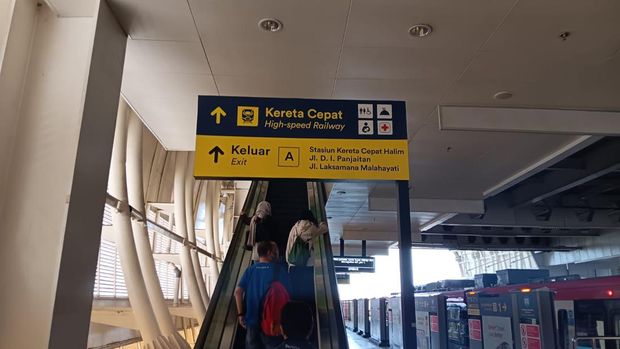 Stasiun Kereta Cepat Whoosh terhubung dengan Stasiun LRT Halim (Damaris Fanuelle/detikcom)