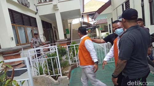 Dua terdakwa penusukan hingga tewas di malam pawai ogoh-ogoh menjalani sidang di PN Denpasar, Selasa (3/10/2023).