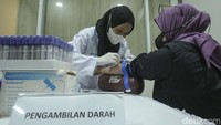 PT Merck Tbk bekerjasama dengan Rumah Sakit Umum Pusat Nasional Dr. Cipto Mangunkusumo (RSCM) dan InaTA cabang Jakarta melakukan kegiatan talk show Kenali Tiroid Anda (KITA) dan skrining gangguan tiroid gratis di RSCM Kencana, Jakarta, Selasa (03/10/2023).  