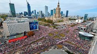 Ratusan ribu orang memenuhi jalan-jalan utama di Warsawa pada Minggu (1/10). Mereka datang dari segala penjuru negeri untuk menyambut pemilu yang akan dilaksanakan pada 15 Oktober. 