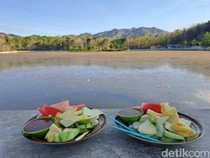 Segarnya Lotis Mbah Sumi di Tepi Telaga Rowo Wonogiri, Eksis Sejak 1980
