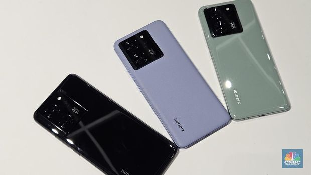 Xiaomi 13T hari ini, Selasa (3/10/2023), akhirnya resmi dirilis di Indonesia setelah diperkenalkan di Berlin, Jerman, pekan lalu. Beda dengan yang ada di global, hanya varian reguler saja yang dijual, sedangkan varian Pro tidak masuk ke Indonesia. Xiaomi 13T hari ini, Selasa (3/10/2023), akhirnya resmi dirilis di Indonesia setelah diperkenalkan di Berlin, Jerman, pekan lalu. Beda dengan yang ada di global, hanya varian reguler saja yang dijual, sedangkan varian Pro tidak masuk ke Indonesia. (CNBC Indonesia/Intan Rakhmayanti Dewi)