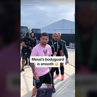 Karena aksinya menjaga Messi, Yassine pun punya banyak penggemar yang membuatnya dilirik sebuah situs film dewasa. Dilansir Daily Sport, pria tersebut baru saja ditawari bayaran $ 50.000 (Rp 778 jutaan) untuk mengisi konten ekslusif di My Club. Penawaran itu diungkap oleh wakil presiden Mike Ford situsnya sendiri. Foto: Instagram @yasstcheuko