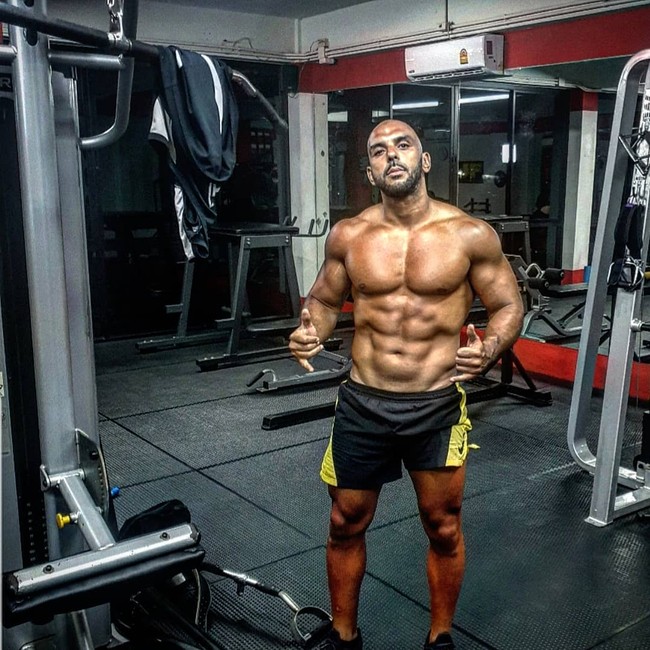 Selain pernah jadi tentara, pria tersebut siap menjaga Messi dengan kemampuannya dalam bela diri campuran, taekwondo, dan tinju. Foto: Instagram @yasstcheuko