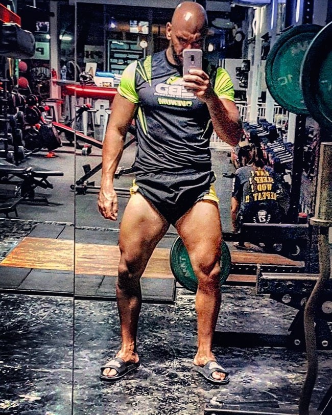 Mike mengatakan jika Yassine bisa saja mendapat penghasilan lebih dari itu. Mantan tentara yang juga pernah bertugas di Afganistan setelah kejadian 9/11 tersebut ditawari untuk menjual konten sekaligus mengabulkan berbagai permintaan subscriber. Foto: Instagram @yasstcheuko