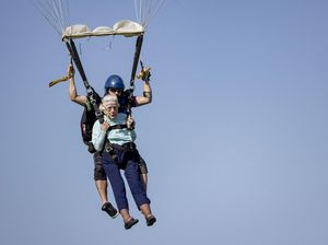 Nenek 104 Tahun yang Viral Sky Diving Meninggal Dunia