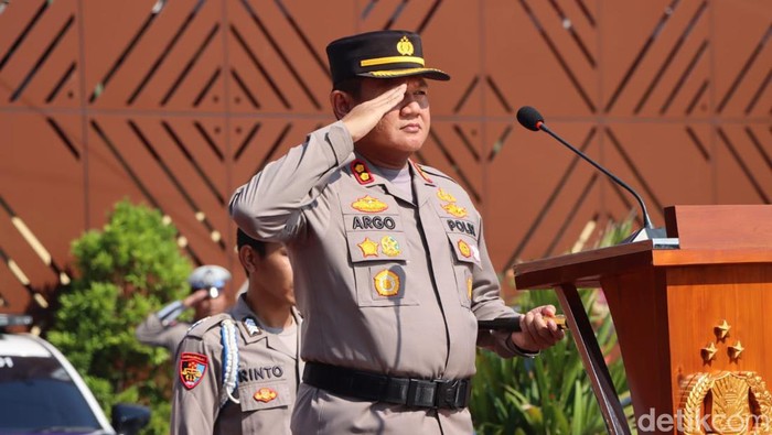 Apel siaga personel Polres Ngawi untuk mengamankan jalannya Pilkades Serentak.