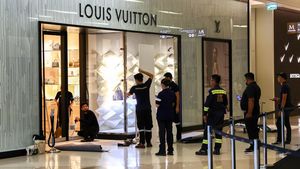 Bagian Mal Siam Paragon yang Rusak Akibat Penembakan Mulai Diperbaiki