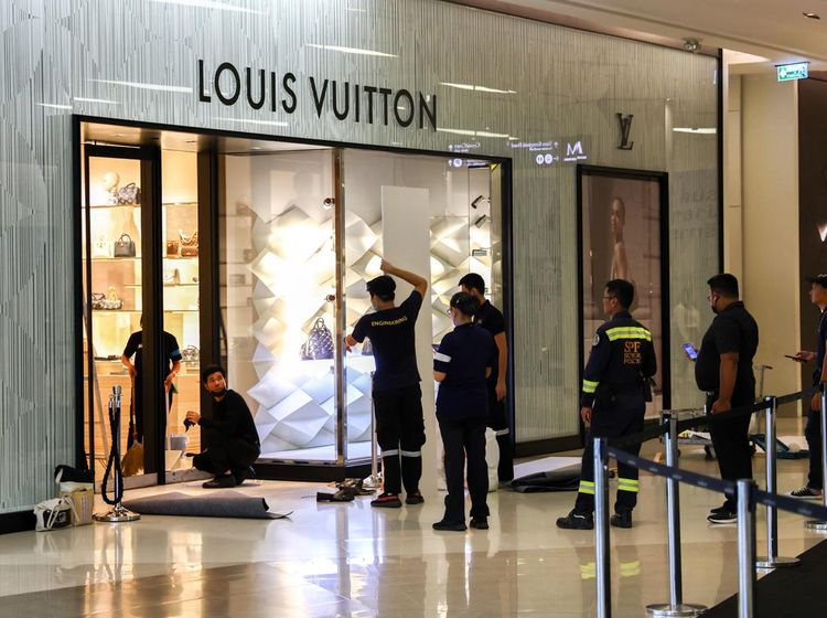 Bagian Mal Siam Paragon yang Rusak Akibat Penembakan Mulai Diperbaiki