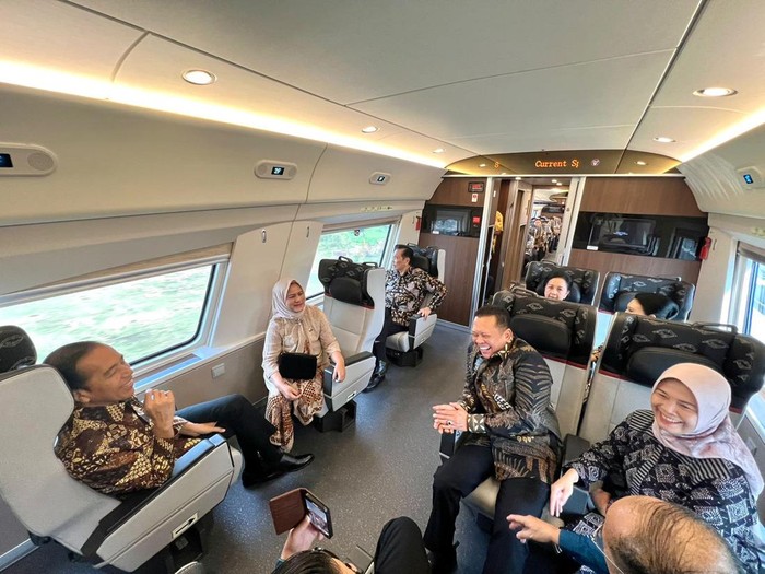 Bamsoet dan Jokowi menjajal kereta cepat Jakarta-Bandung Whoosh.