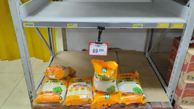 Beli beras di ritel modern sudah dibatasi, maksimal dua kantong ukuran 5kg