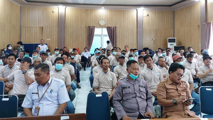 BMKG gelar sekolah lapangan cuaca nelayan di pesisir Serang, Banten.
