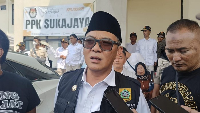 Bupati Bogor Iwan Setiawan