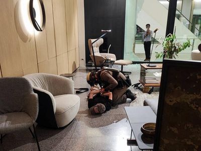 Detik-detik Penangkapan Remaja Penembak di Mal Bangkok
