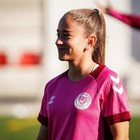 Elena Julve adalah pemain bola asal Spanyol yang bermain untuk Levante Las Planas. Penyerang tersebut baru-baru ini jadi viral karena fotonya dalam game EAFC 24. Foto: Instagram @elenajulve