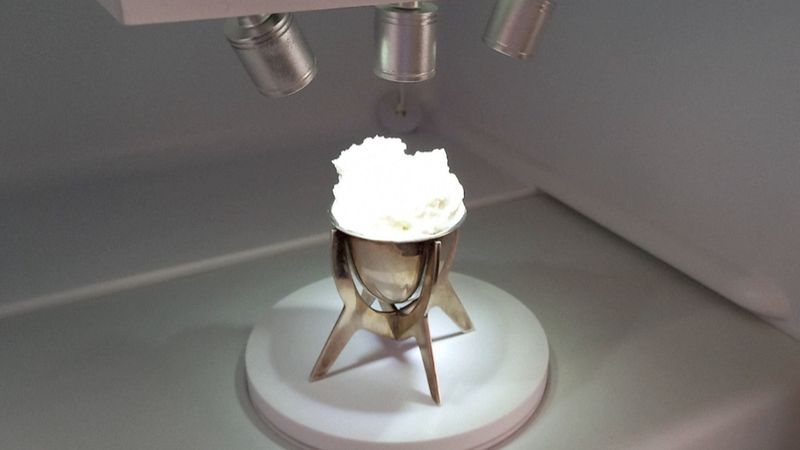 Es Krim Vanila Ini Dibuat dari Plastik Daur Ulang yang Bisa Dimakan