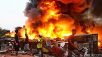 Begini penampakan kebakaran yang terjadi di kawasan Gandaria, Jakarta, Rabu (4/10/2023).