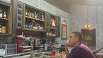 Gaya Keren Axel Matthew Saat Makan Bareng Keluarga dan Nongkrong di Kafe