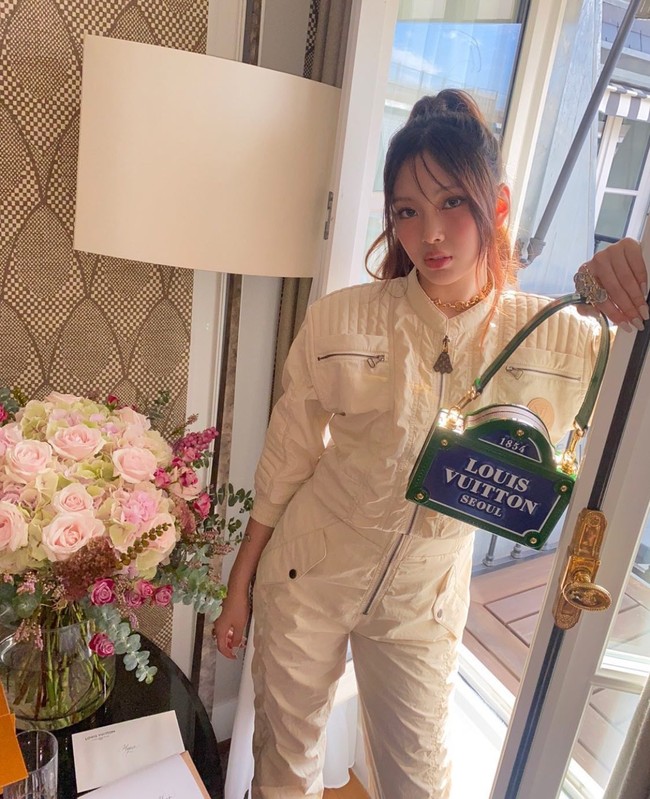 Di usianya yang menginjak 15 tahun, Hyein menjadi salah satu perwakilan Louis Vuitton asal Korea Selatan selain Taeyeon Girl’s Generation dan Felix Stray Kids.Foto: dok. Instagram @newjeans_official