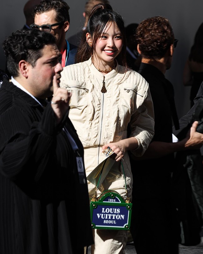 Hyein NewJeans menghadiri Paris Fashion Week 2023 sebagai brand ambassador Louis Vuitton, pada Senin (2/10/2023) waktu setempat.Foto: dok. Instagram @newjeans_official