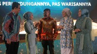 Chief Human Resources and Community Investment Officer Prudential Syariah Indrijati Rahayoe, Head of Product Development Prudential Syariah Bondan Margono, dan Financial Expert Rista Zwestika hadir dalam jumpa pers di The Westin Jakarta, Rabu (4/10/2023).