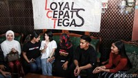 Wakil Ketua Dewan Pembina PSI Grace Natalie juga ikut dalam kunjungan ke Cipinang Melayu tersebut.  