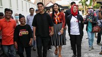 Kaesang yang didampingi sang istri Erina Gudono tiba di RW 012, Kelurahan Cipinang Melayu, Kecamatan Makasar, Jakarta Timur, Rabu (4/10/2023) sekitar pukul 14.31 WIB.  