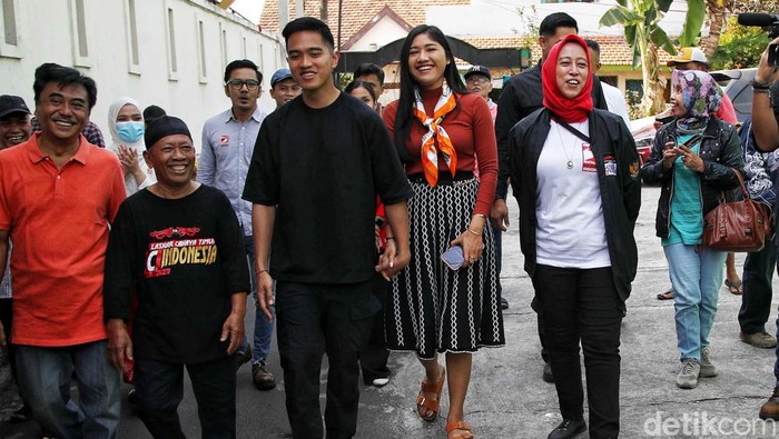 Kaesang Blusukan ke Kampung Jokowi di Jakarta Timur Ketum PSI Kaesang Pangarep melakukan kunjungan ke RW 12, Kelurahan Cipinang Melayu, Makasar, Jakarta Timur, Rabu (4/10/2023). Permukiman yang dikunjungi itu dinamakan Kampung Jokowi.
