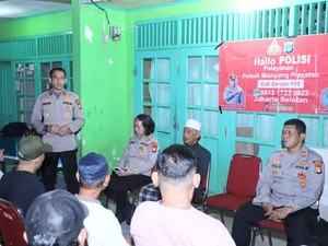 Kapolsek Mampang Dialog dengan Warga, Dicurhati soal Tawuran hingga Curanmor