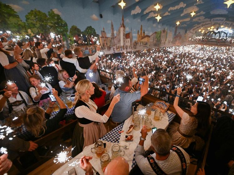 Potret Kemeriahan Hari Terakhir Oktoberfest di Jerman