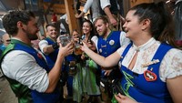 Oktoberfest merupakan festival musim gugur tahunan yang berlangsung di Munich, Jerman. Biasanya berlangsung pada akhir September dan awal Oktober.  