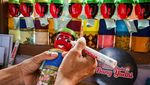 Keren, Perajin Ini Sulap limbah Botol Plastik Jadi Ondel-ondel