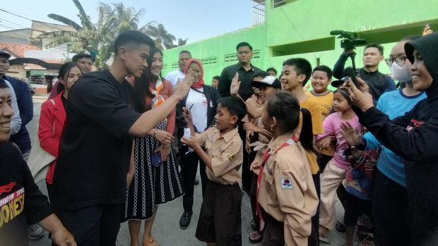 Ketum PSI Kaesang Pangarep blusukan ke Cipinang Melayu, Jakarta Timur.