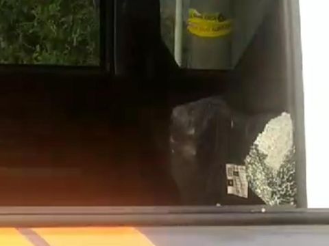Kondisi mobil yang dibobol maling di parkiran warung makan di Desa Mranak, Wonosalam, Kabupaten Demak. Diunggah Rabu (4/10/2023).