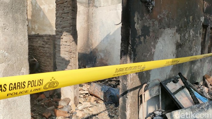 Kondisi rumah Sehono usai dilalap si jago merah di kampung Joyosudiran, Pasar Kliwon, Rabu (4/10/2023)